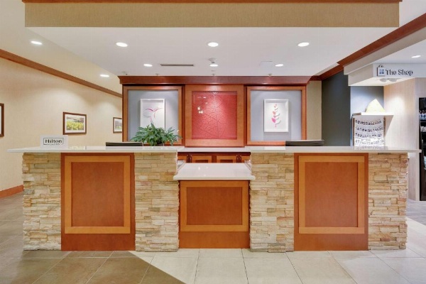 Hilton Garden Inn Milwaukee Airport image 9